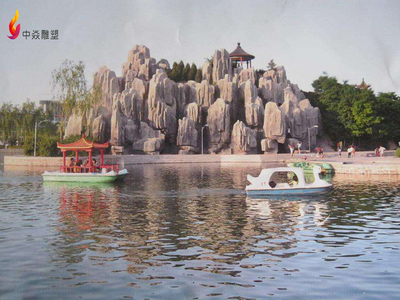 湖中塑石假山