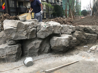 小区塑石驳岸施工